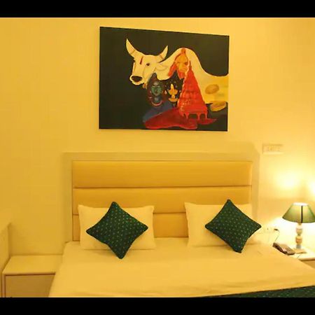 The Nandi International Boutique Homestay Варанаси Экстерьер фото