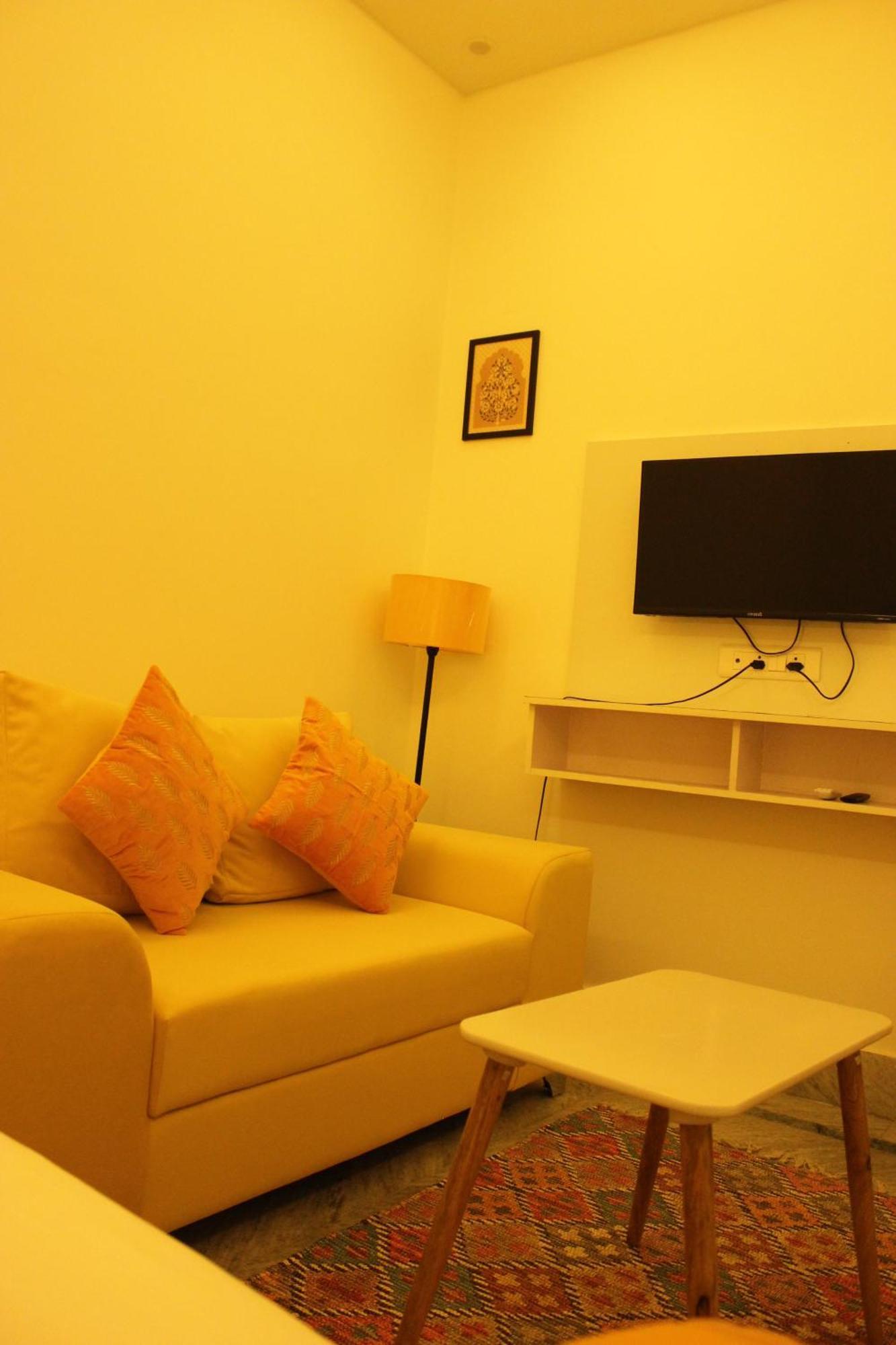 The Nandi International Boutique Homestay Варанаси Экстерьер фото
