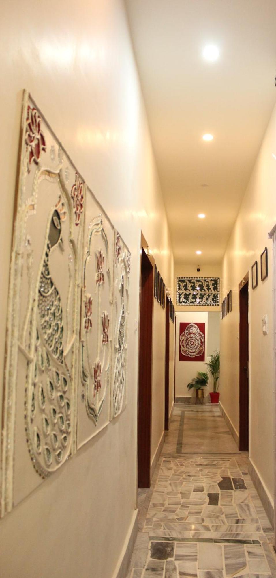 The Nandi International Boutique Homestay Варанаси Экстерьер фото