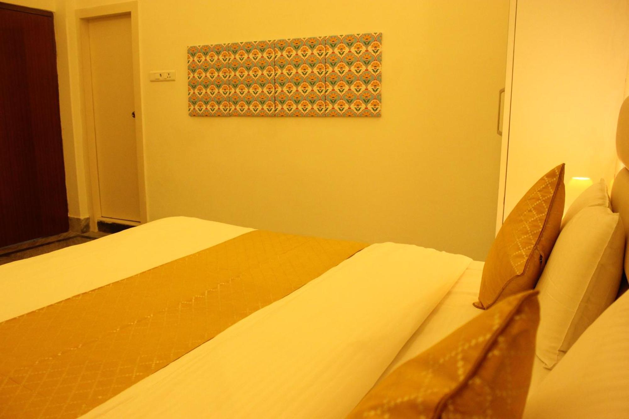 The Nandi International Boutique Homestay Варанаси Экстерьер фото