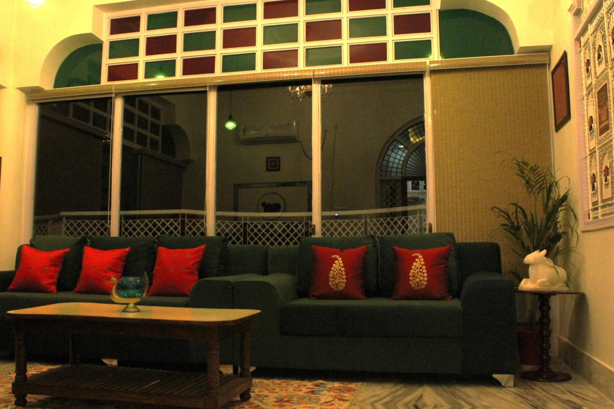 The Nandi International Boutique Homestay Варанаси Экстерьер фото