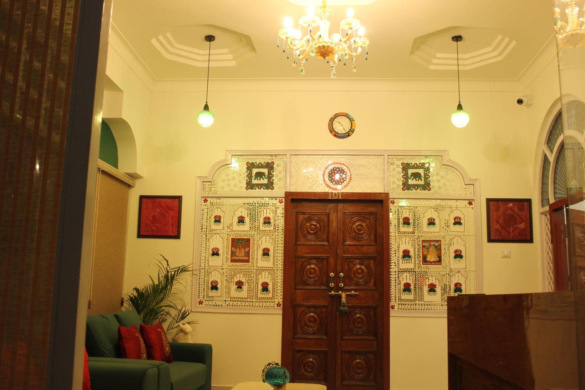 The Nandi International Boutique Homestay Варанаси Экстерьер фото