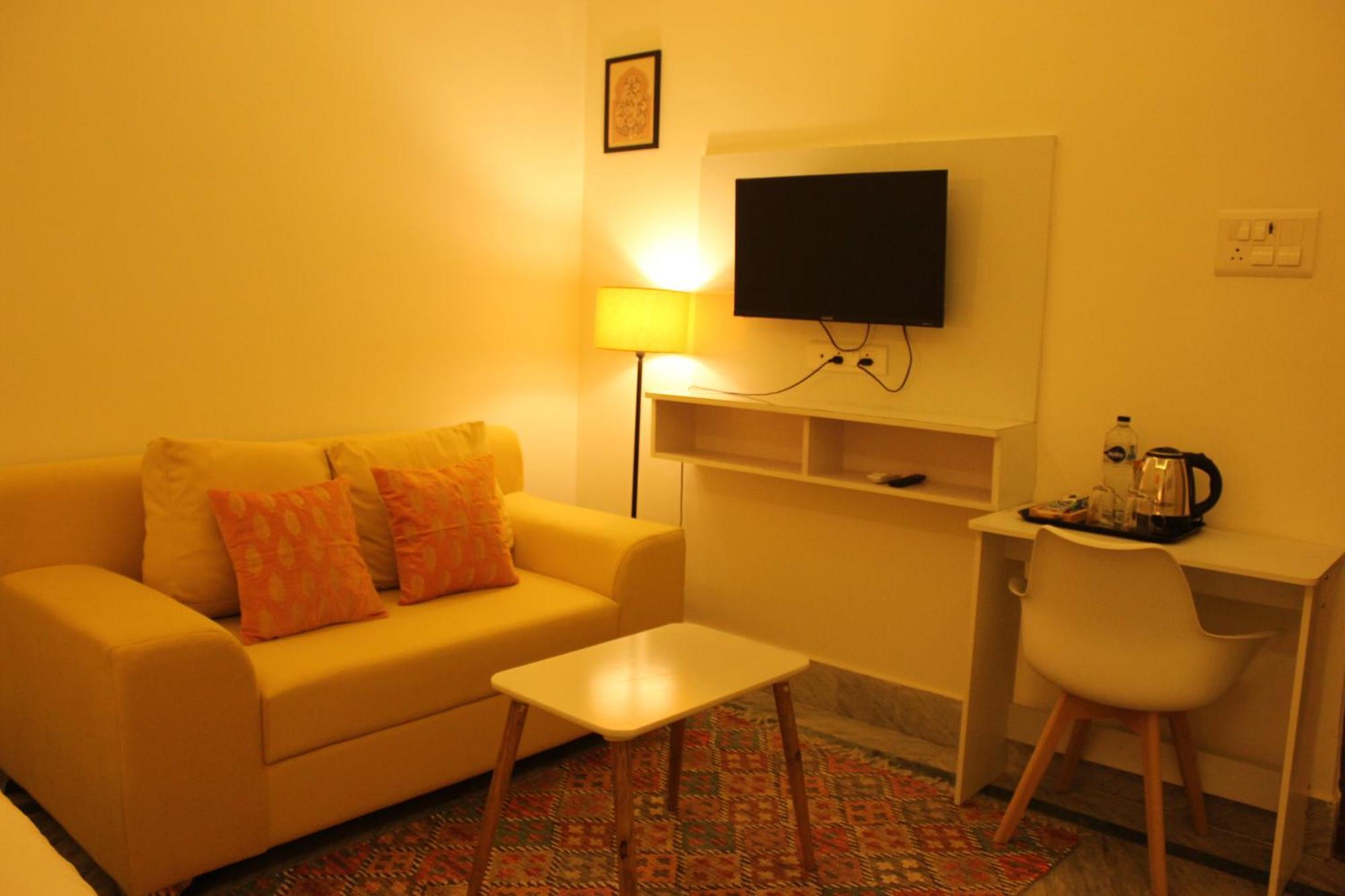 The Nandi International Boutique Homestay Варанаси Экстерьер фото