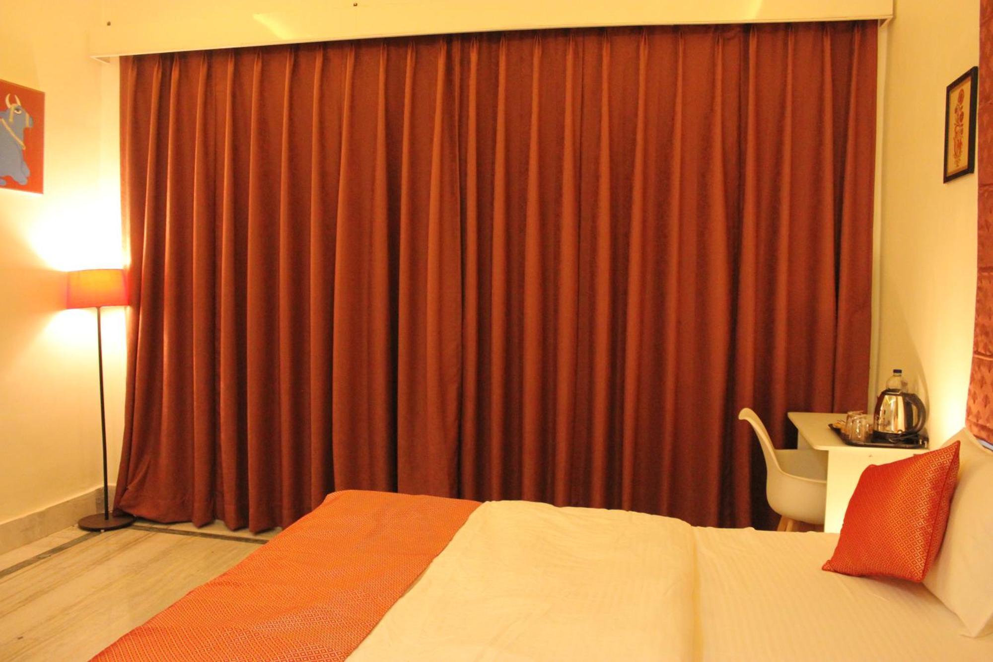 The Nandi International Boutique Homestay Варанаси Экстерьер фото