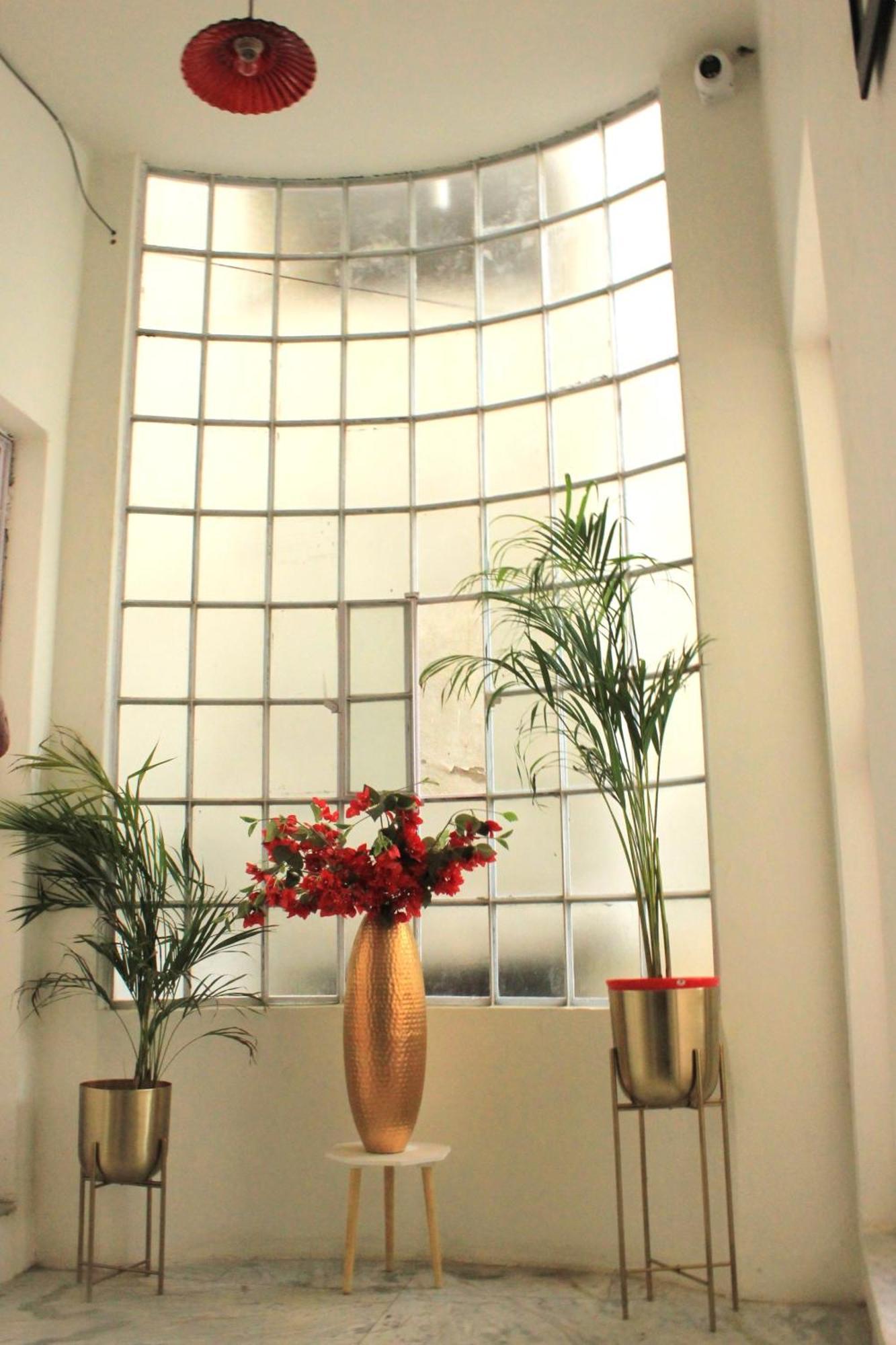 The Nandi International Boutique Homestay Варанаси Экстерьер фото