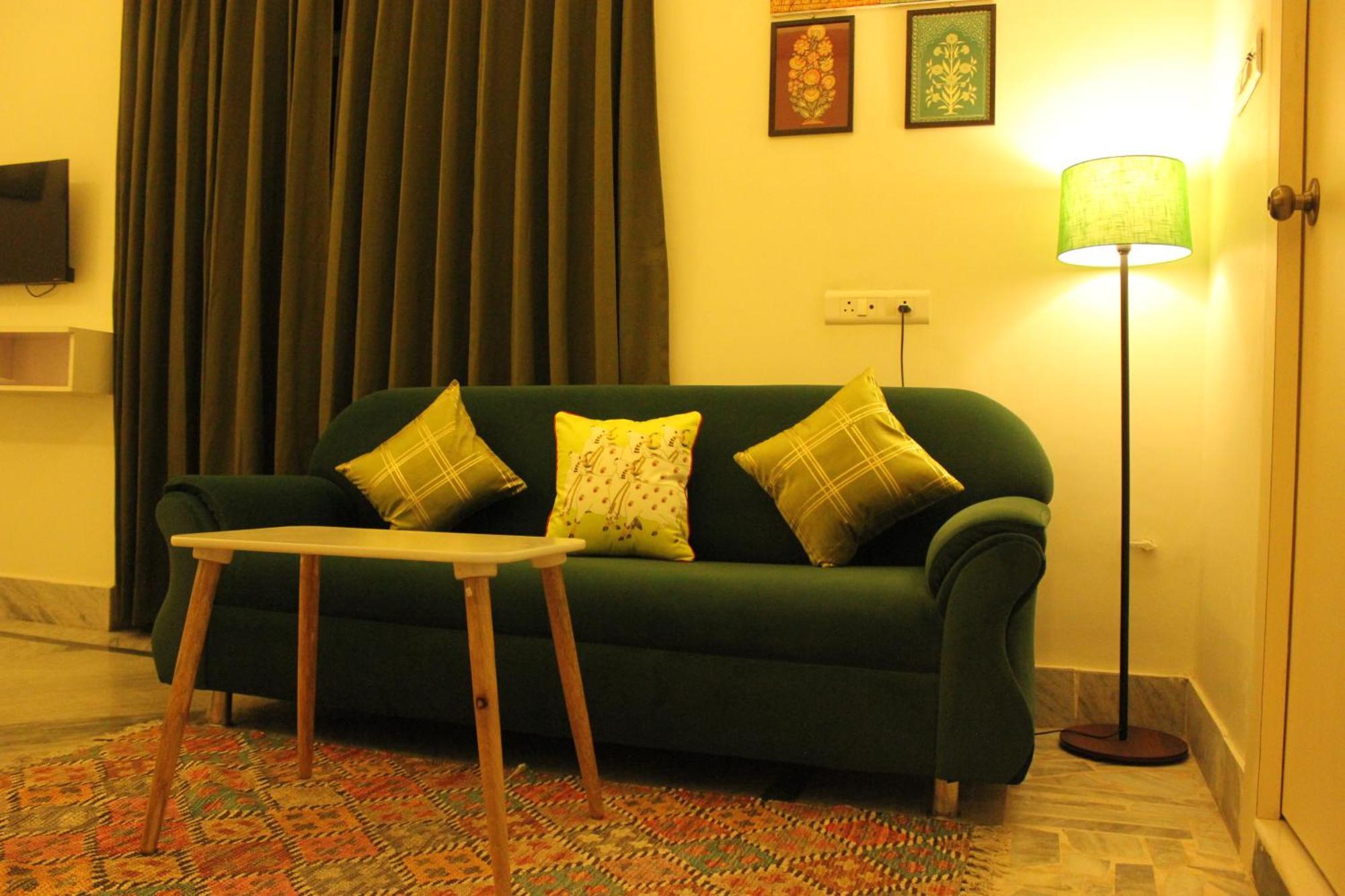 The Nandi International Boutique Homestay Варанаси Экстерьер фото
