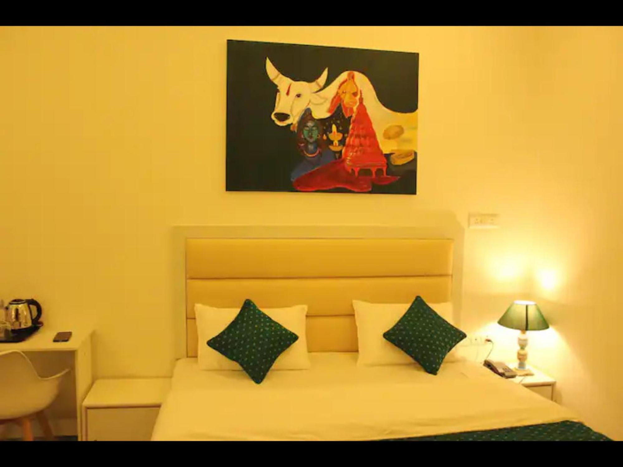 The Nandi International Boutique Homestay Варанаси Экстерьер фото