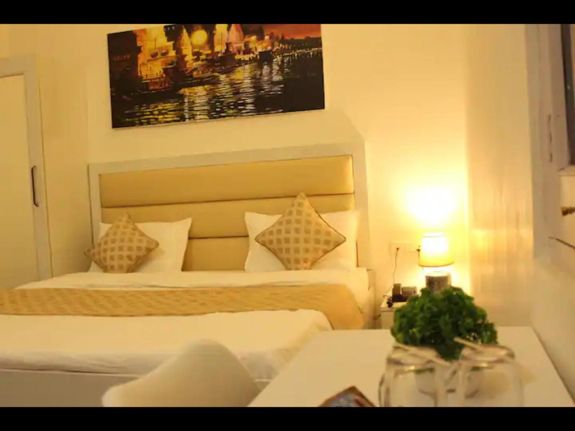 The Nandi International Boutique Homestay Варанаси Экстерьер фото