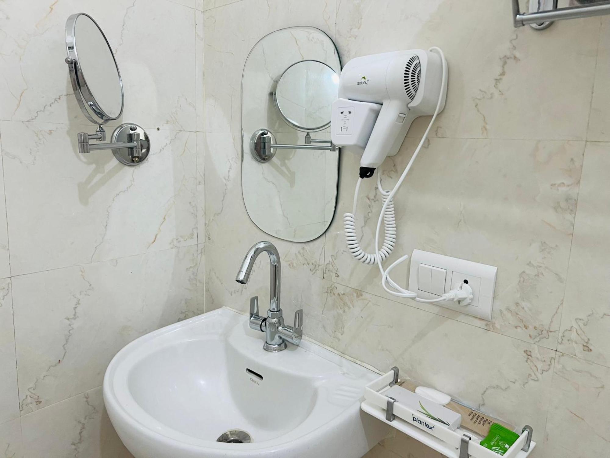 The Nandi International Boutique Homestay Варанаси Экстерьер фото