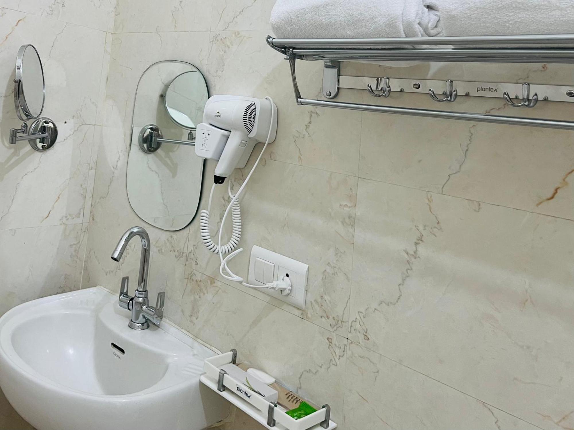 The Nandi International Boutique Homestay Варанаси Экстерьер фото