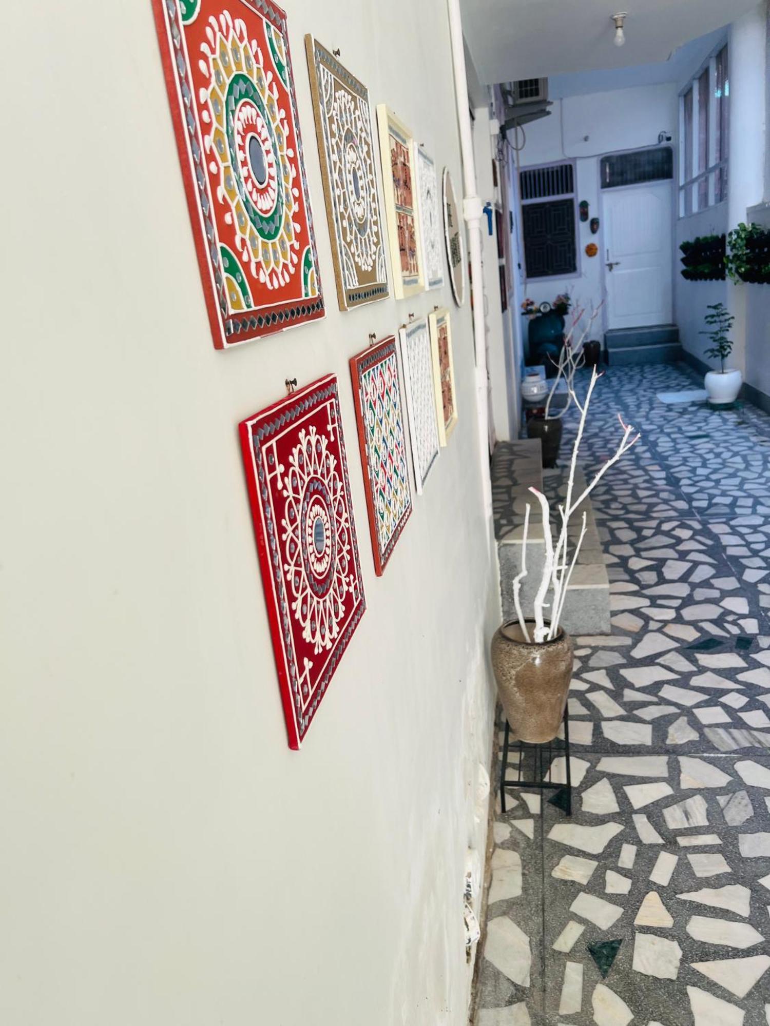 The Nandi International Boutique Homestay Варанаси Экстерьер фото