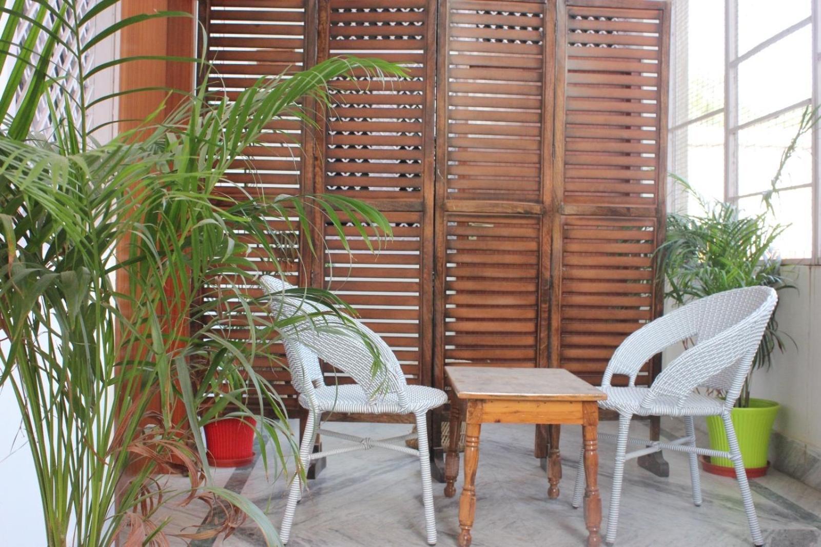 The Nandi International Boutique Homestay Варанаси Экстерьер фото