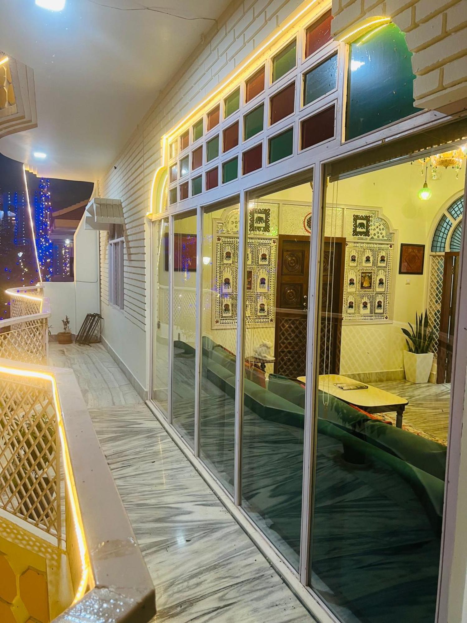 The Nandi International Boutique Homestay Варанаси Экстерьер фото