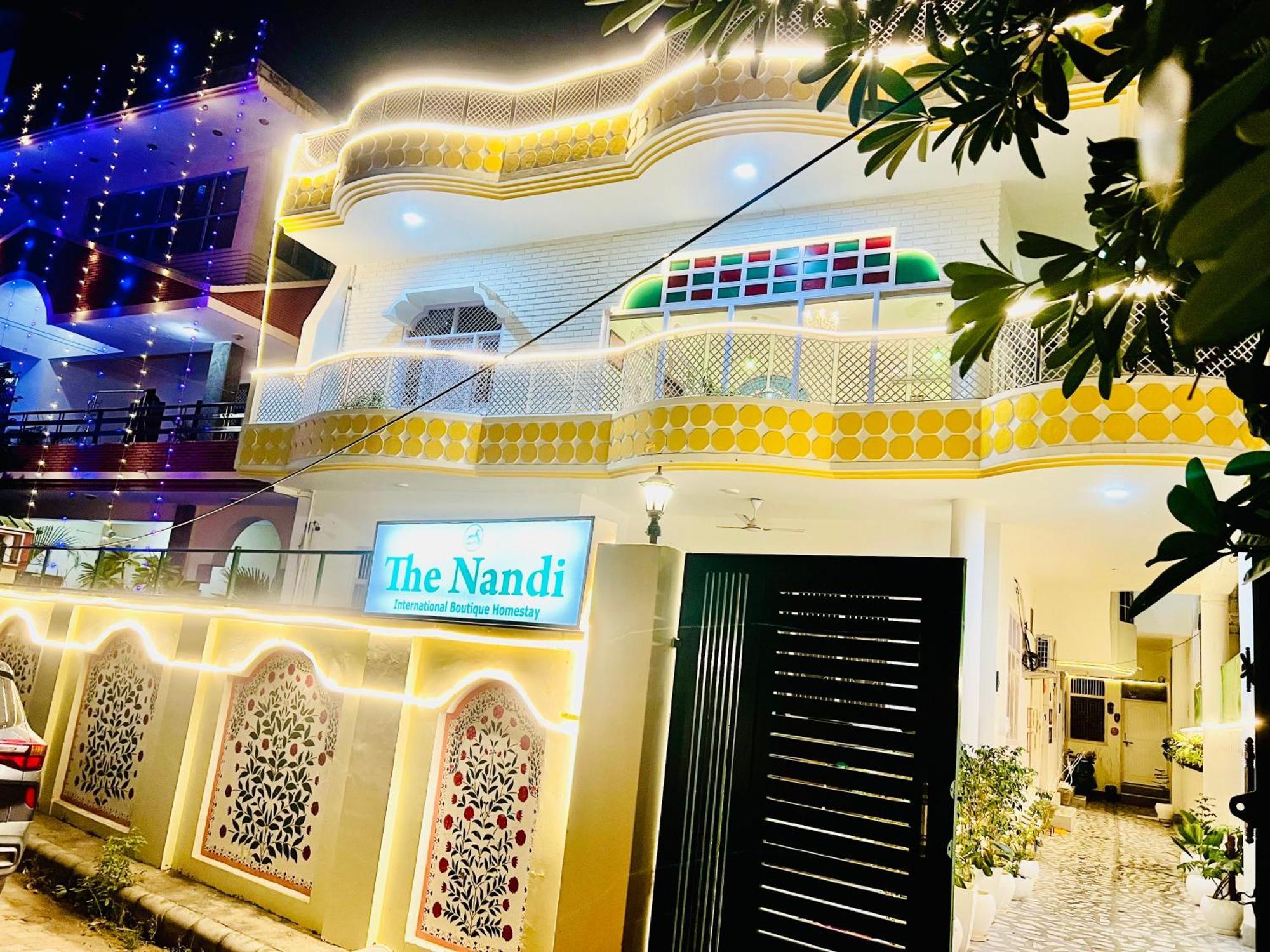 The Nandi International Boutique Homestay Варанаси Экстерьер фото